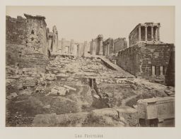 Athènes. Vue de l’entrée ouest de l’Acropole © Musée Guimet, Paris, Distr. Rmn / Image Guimet Athènes. Vue de l’entrée ouest de l’Acropole © Musée Guimet, Paris, Distr. Rmn / Image Guimet