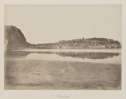 Vue générale de la ville de Nauplie © Musée Guimet, Paris, Distr. Rmn / Image Guimet Vue générale de la ville de Nauplie © Musée Guimet, Paris, Distr. Rmn / Image Guimet