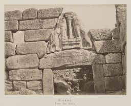 Mycènes, Péloponnèse. Porte des Lions © Musée Guimet, Paris, Distr. Rmn / Image Guimet Mycènes, Péloponnèse. Porte des Lions © Musée Guimet, Paris, Distr. Rmn / Image Guimet